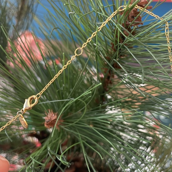 Stella & Dot {retired} Arc Necklace (white + gold) - Picture 8 of 8